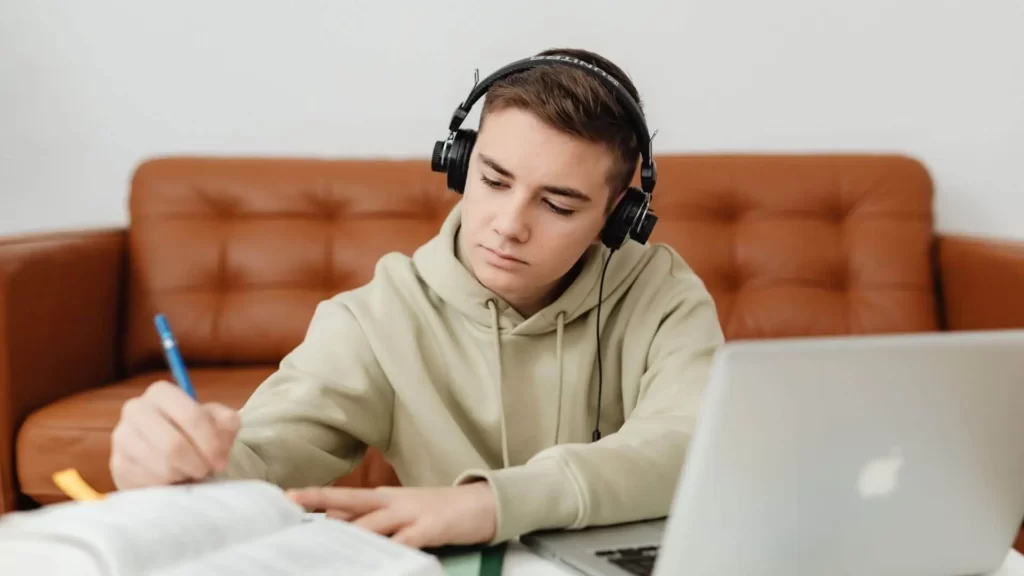 Es bueno escuchar música para estudiar?